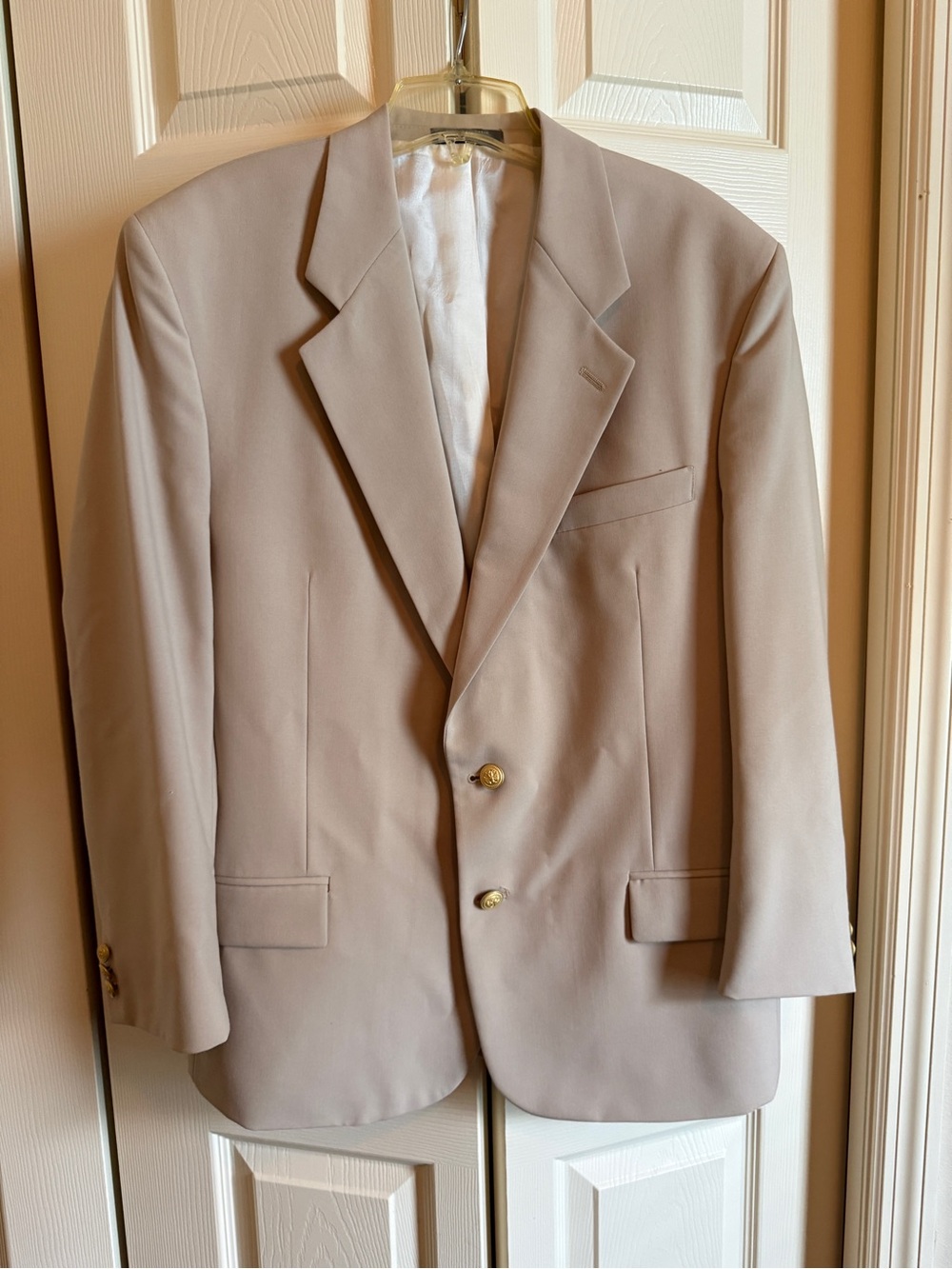 New never worn Men's Beige Two-Button Blazer